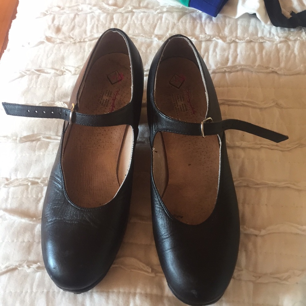 Flamenco dance shoes